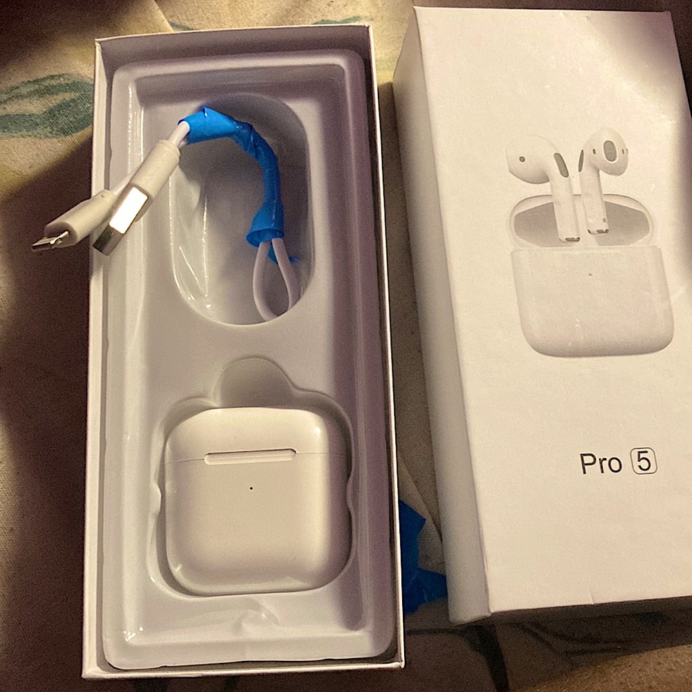 Well there airpods 💕